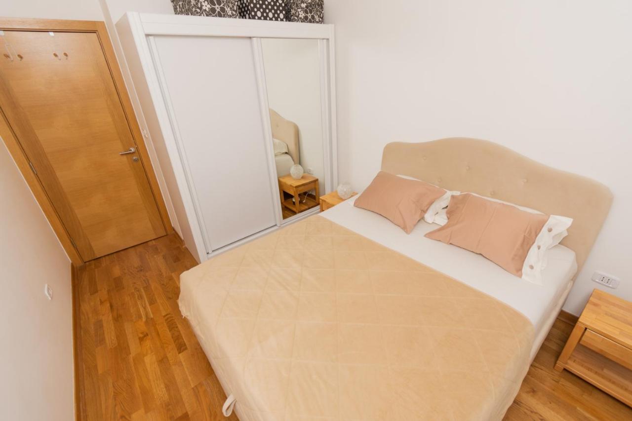 Lux City Apartment With Parking Podgorica Exterior photo